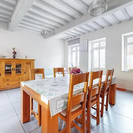 Awesome In La Bataille 度假居