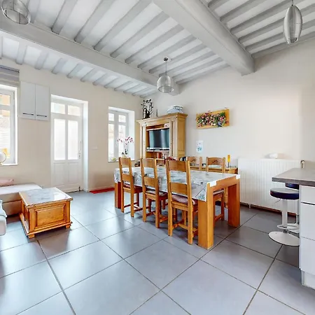 Awesome In La Bataille 度假居